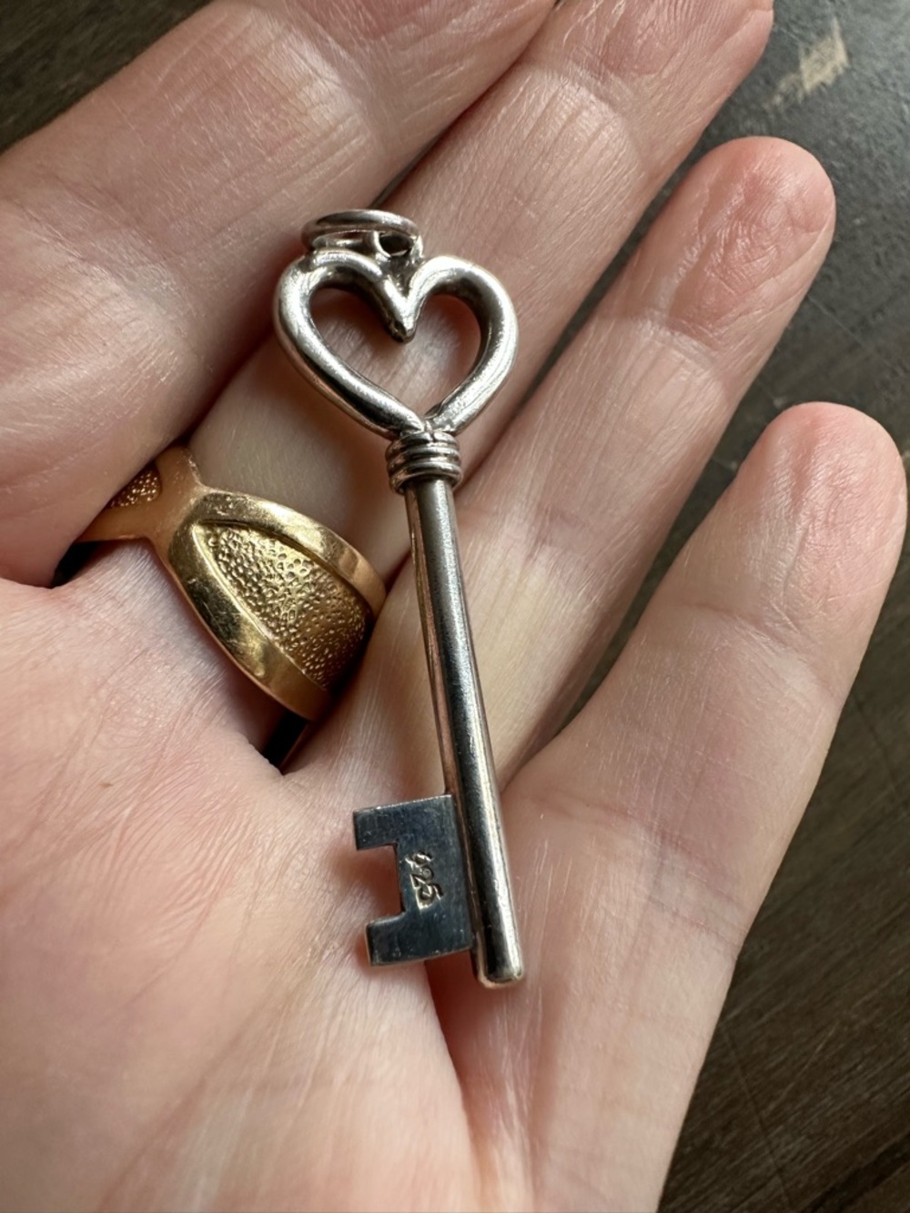 VYG Sterling Silver Heart Key Pendant Charm - Picture 2 of 4